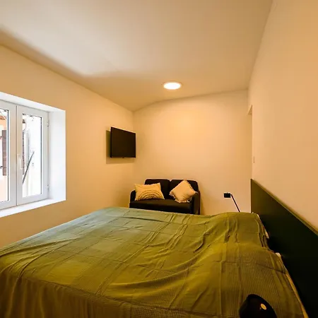 House Grisia 33 Gasthuis 3*