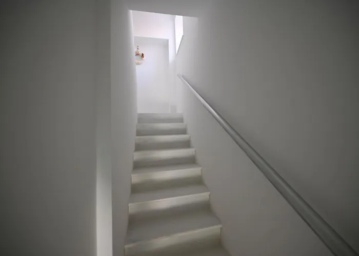 House Grisia 33 3* 로비니