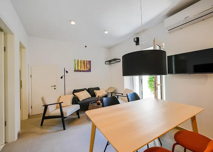 Πανσιόν House Grisia 33