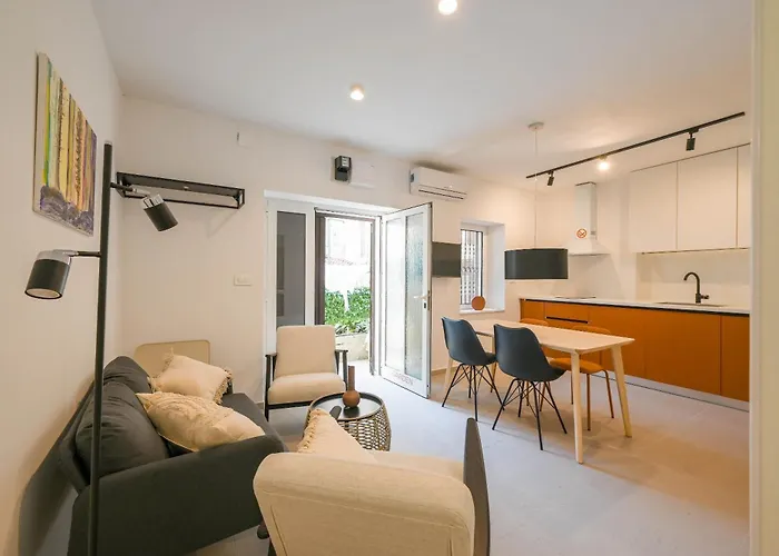 House Grisia 33 3* Ρόβινι