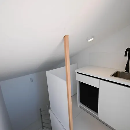 House Grisia 33 3*