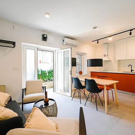 Гостевой дом House Grisia 33 3*