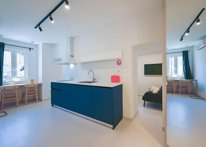 House Grisia 33 Pensión 3*